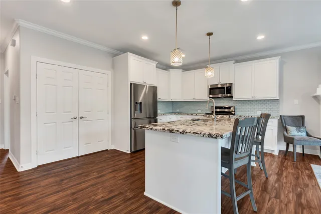 $635,000 | 406 Clear Lake Road, Clear Lake Shores, TX 77565