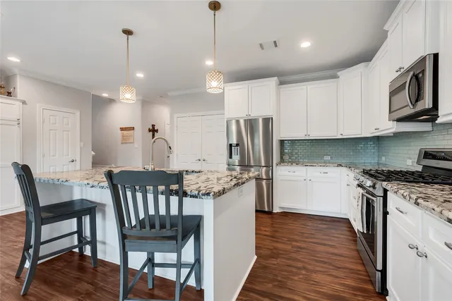 $635,000 | 406 Clear Lake Road, Clear Lake Shores, TX 77565