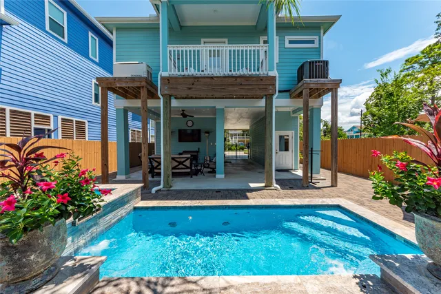 $635,000 | 406 Clear Lake Road, Clear Lake Shores, TX 77565