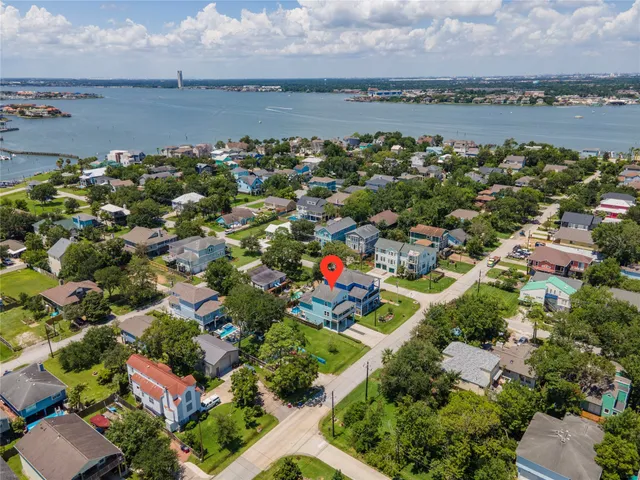 $635,000 | 406 Clear Lake Road, Clear Lake Shores, TX 77565
