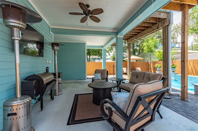 $635,000 | 406 Clear Lake Road, Clear Lake Shores, TX 77565