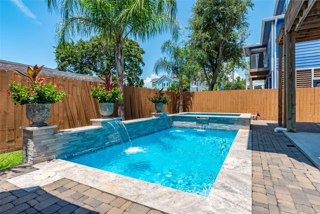 $635,000 | 406 Clear Lake Road, Clear Lake Shores, TX 77565