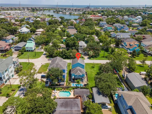 $635,000 | 406 Clear Lake Road, Clear Lake Shores, TX 77565