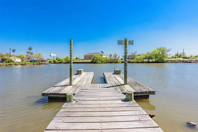 $635,000 | 406 Clear Lake Road, Clear Lake Shores, TX 77565