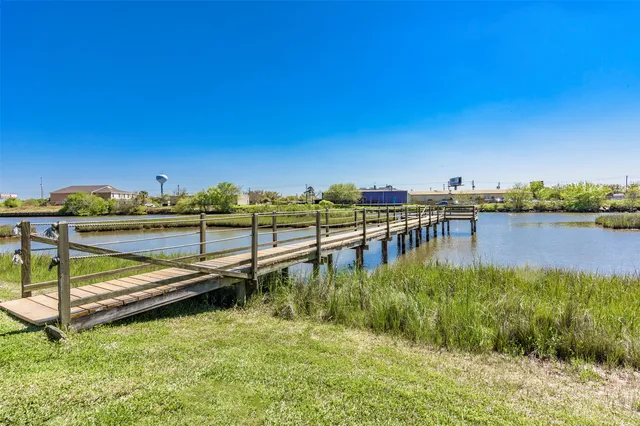 $635,000 | 406 Clear Lake Road, Clear Lake Shores, TX 77565