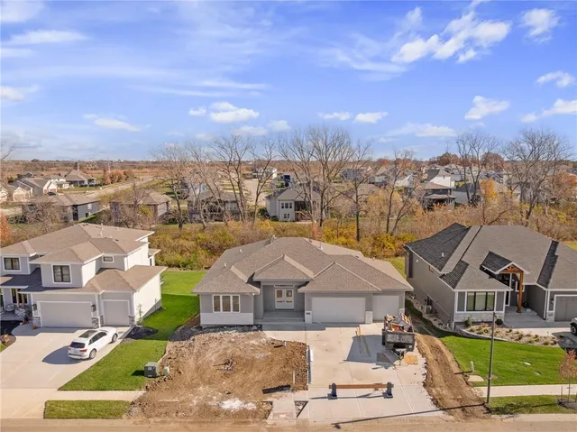 $752,975 | 8937 Shady Bend Road, Lenexa, KS 66227