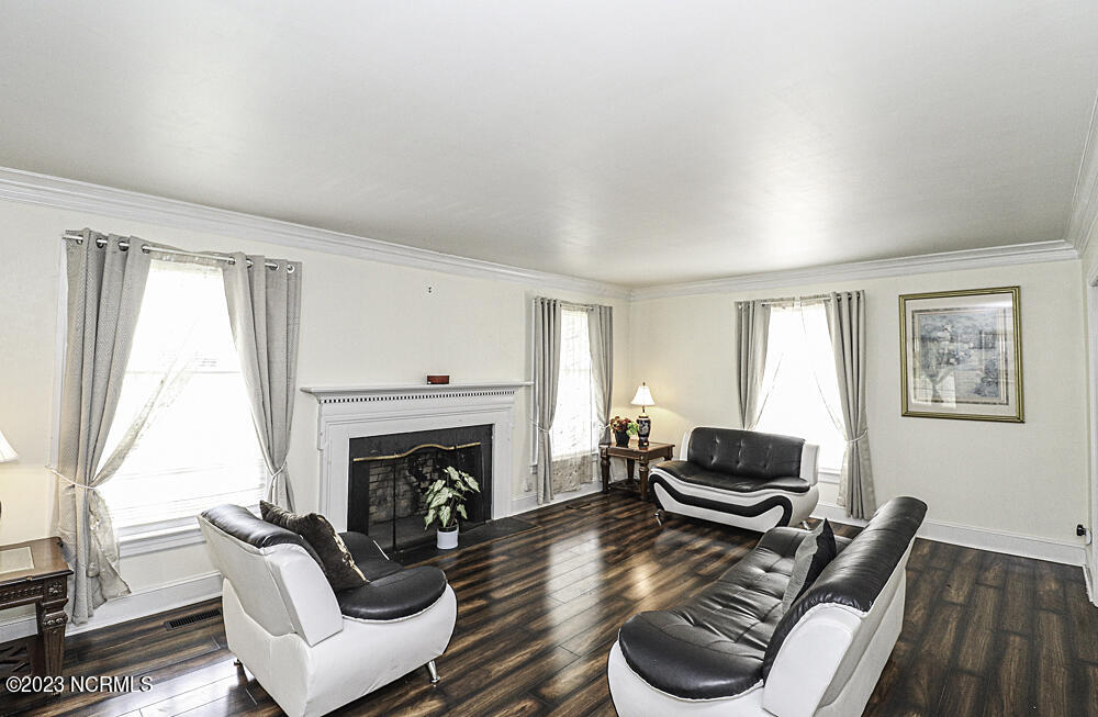 4005 Hawthorne Road Rocky Mount, NC 27804 - Photo 11 of 43 4005 hawthorne living room