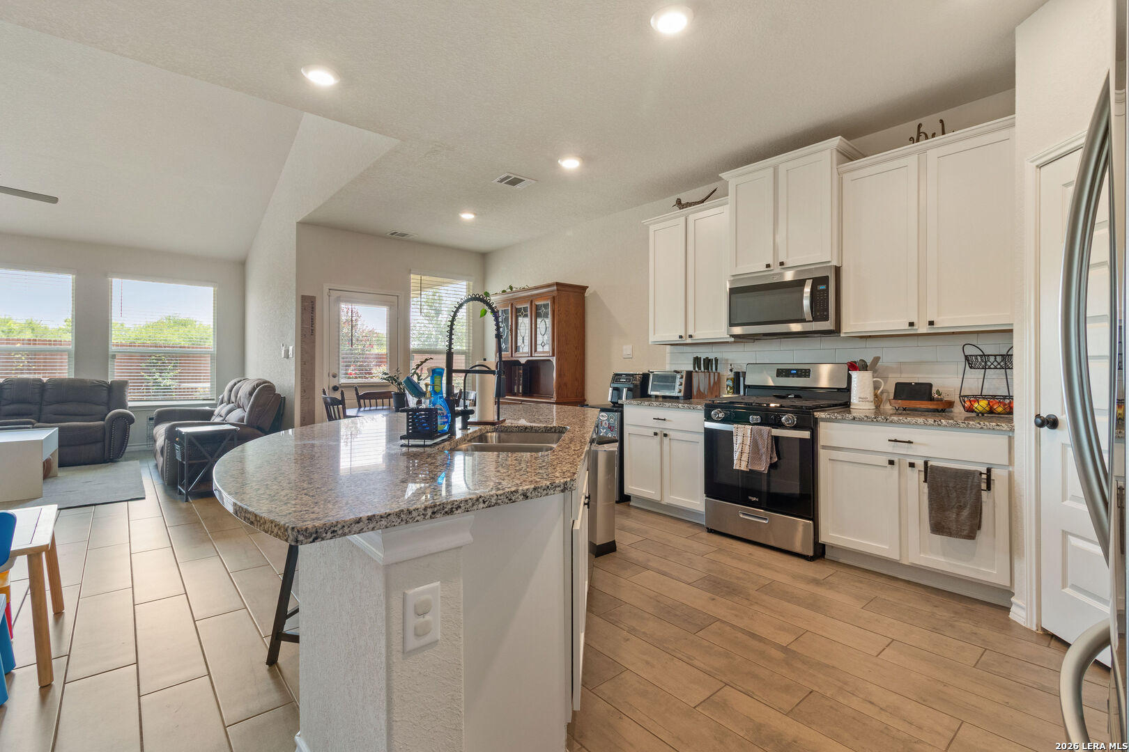 634 Overlook Ridge Cibolo, TX 78108 - Photo 3 of 17