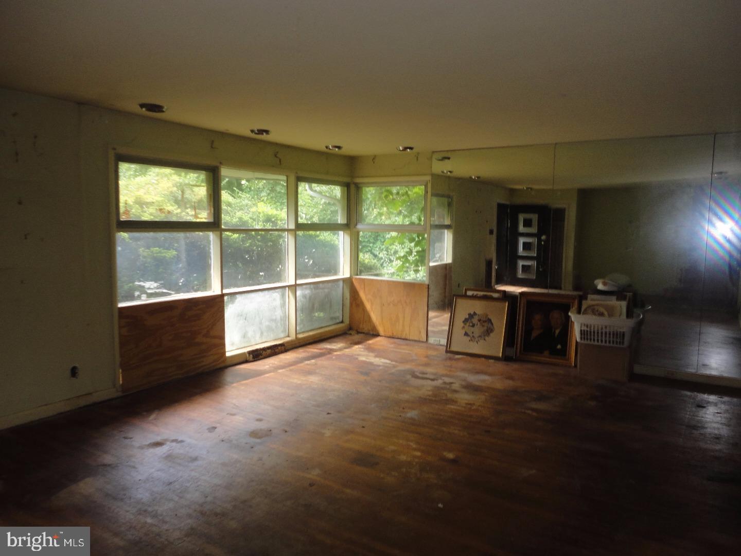 623 Hoyt Road Huntingdon Valley, PA 19006 - Photo 3 of 19