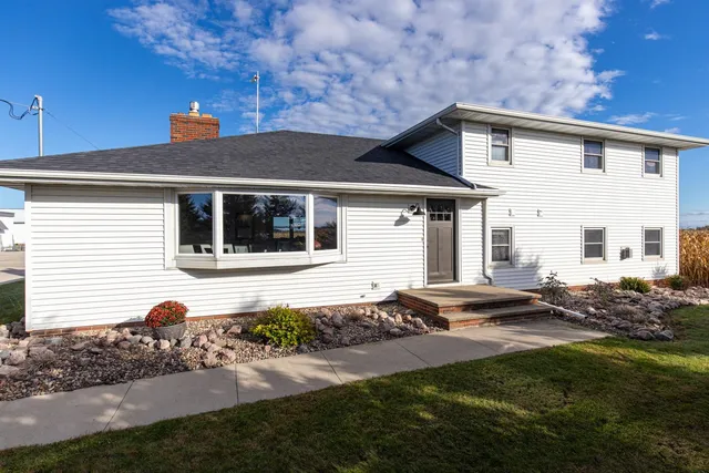 $690,000 | N5598 State Road, Black Creek, WI 54106