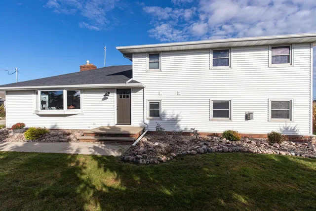 $690,000 | N5598 State Road, Black Creek, WI 54106