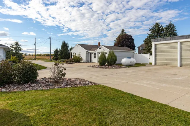 $690,000 | N5598 State Road, Black Creek, WI 54106