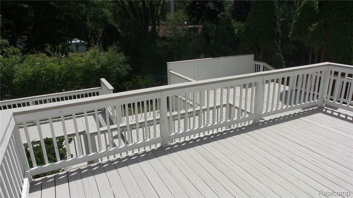 2821 Harvey Street Rochester, MI 48309 - Photo 25 of 30 back deck.jpg