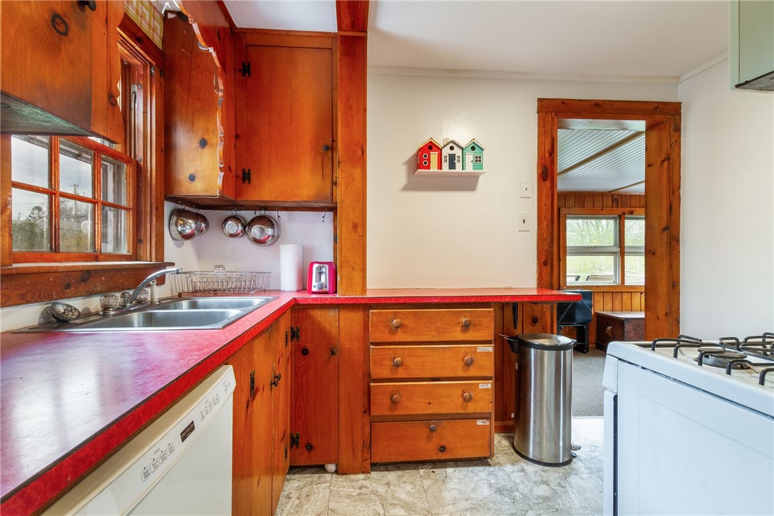 11 Eire Road Narragansett, RI 02882 - Photo 10 of 36