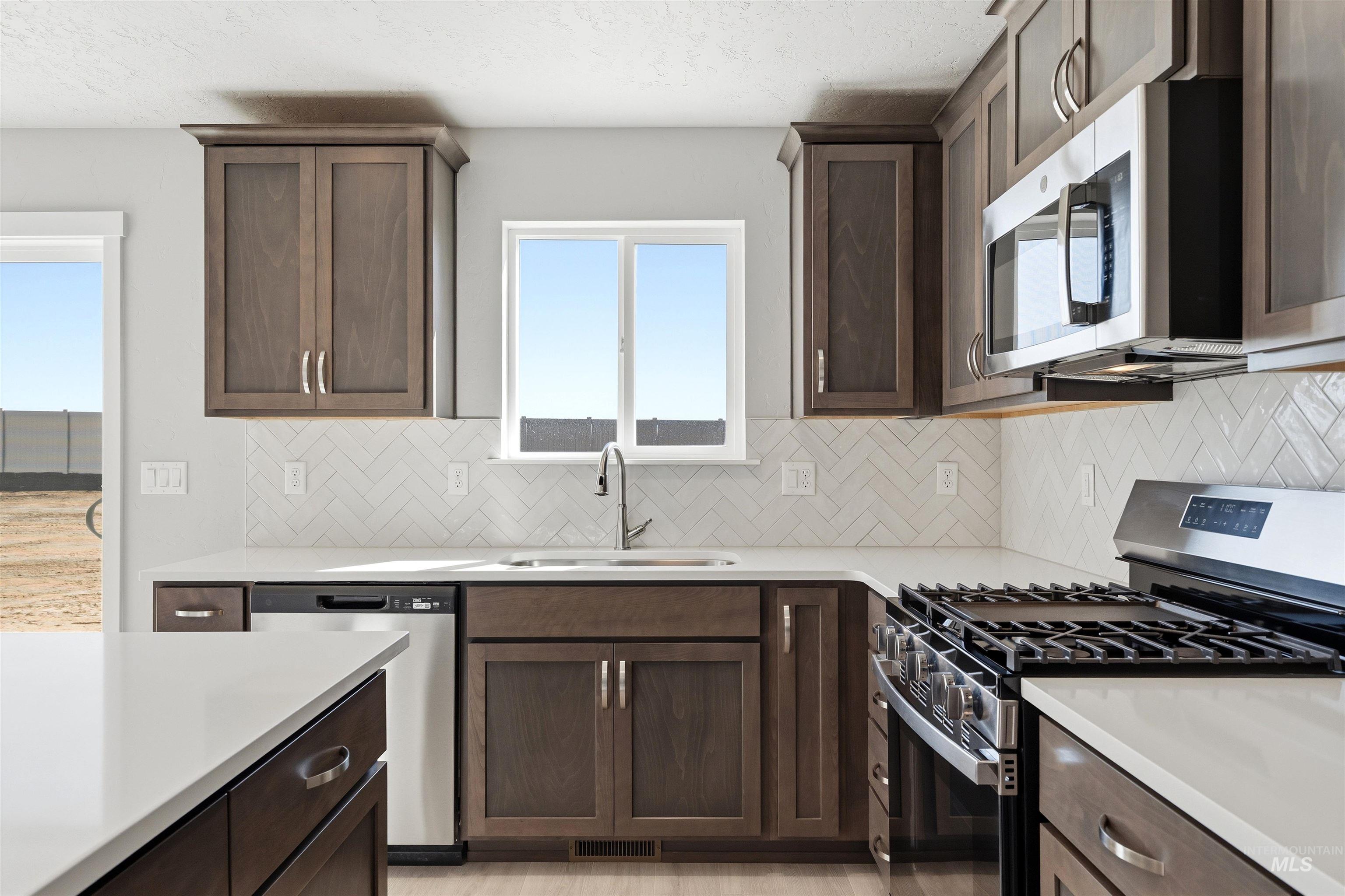 444 South Bobby Way Kuna, ID 83634 - Photo 3 of 33