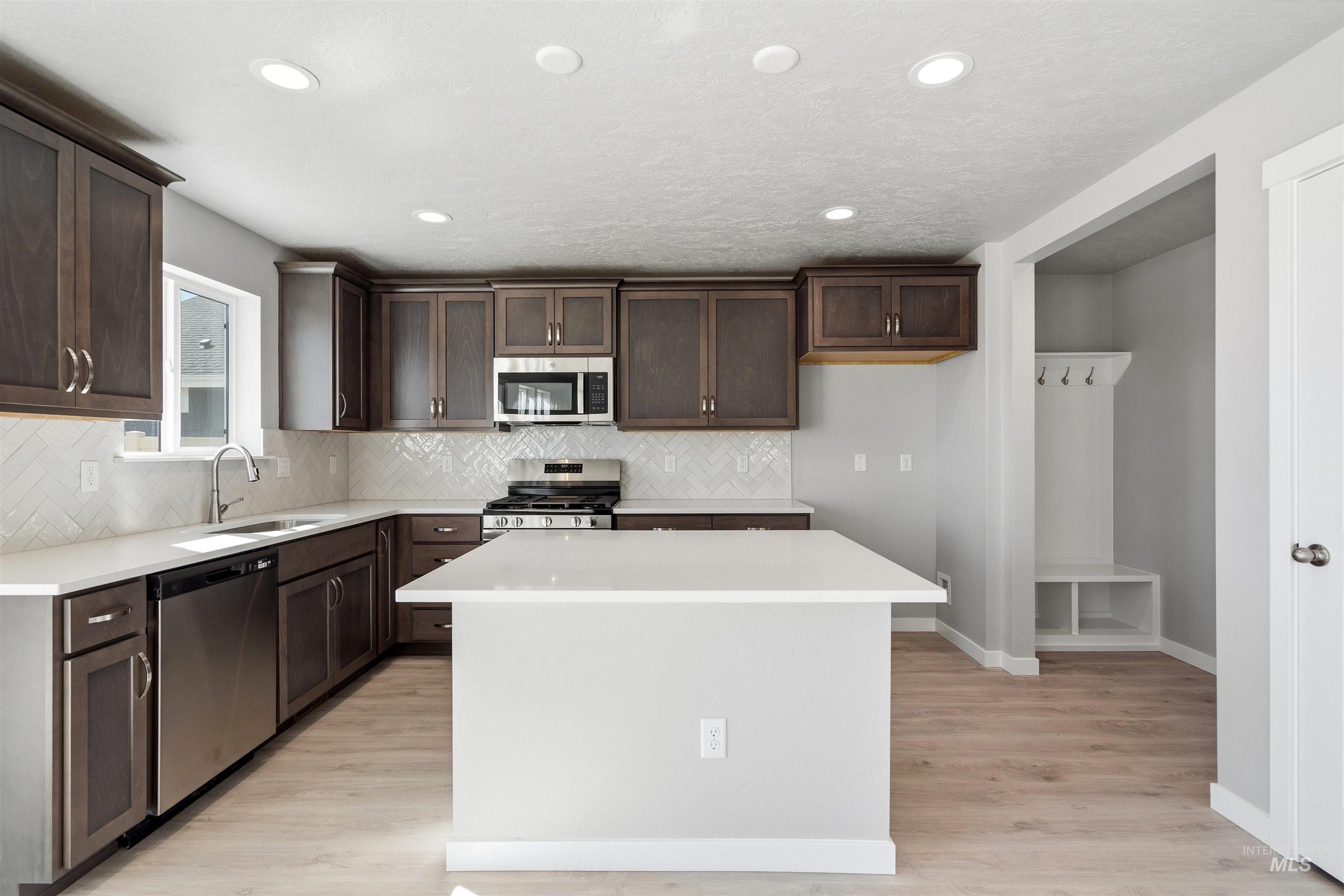 444 South Bobby Way Kuna, ID 83634 - Photo 4 of 33