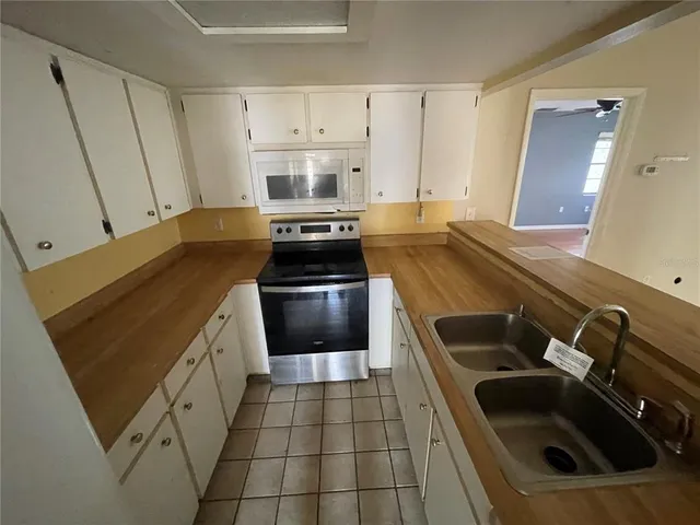 $131,200 | 1880 North Crystal Lake Drive, Unit 65, Lakeland, FL 33801