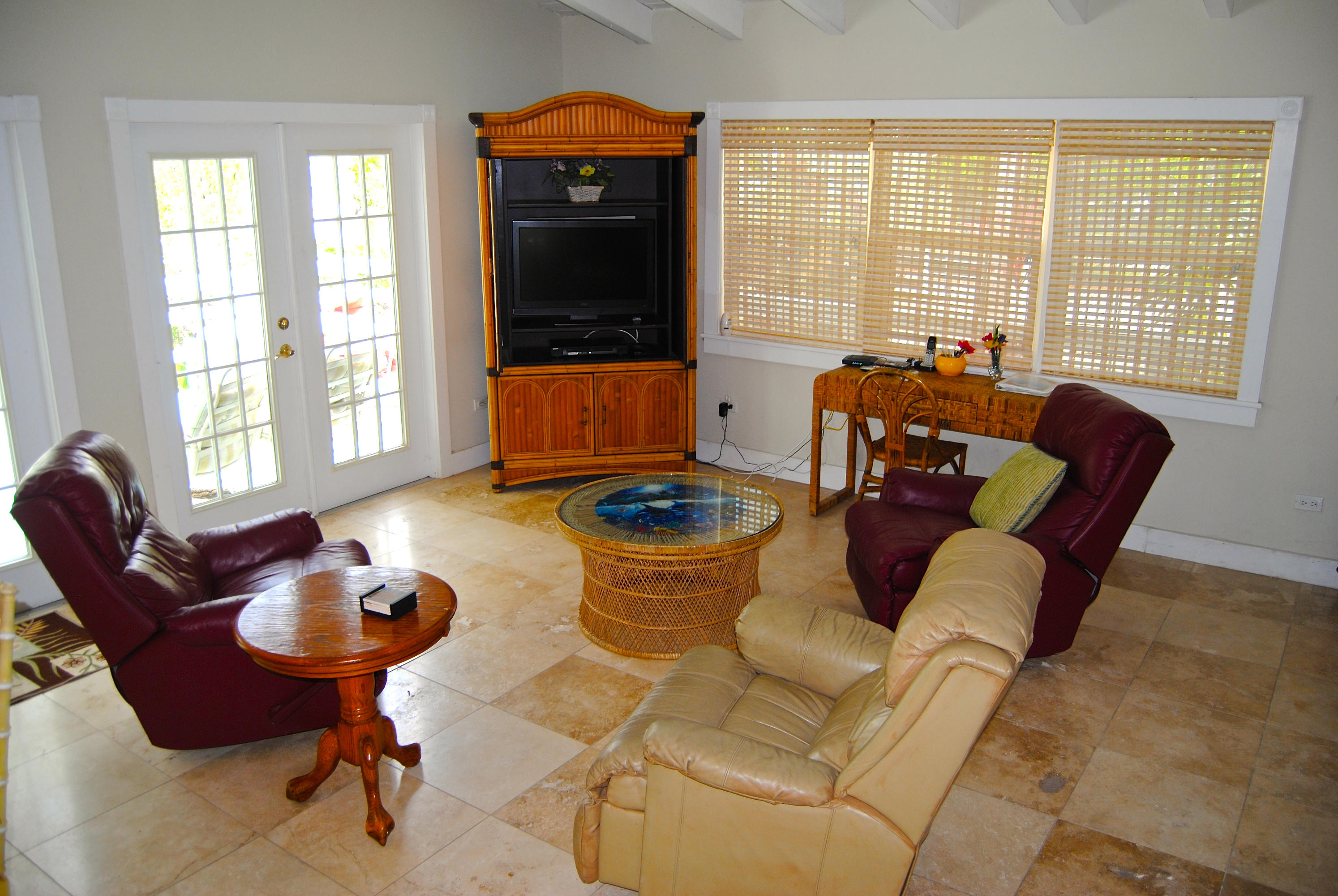 696 Sands Road Big Pine Key, FL 33043 - Photo 16 of 26 Livingroom