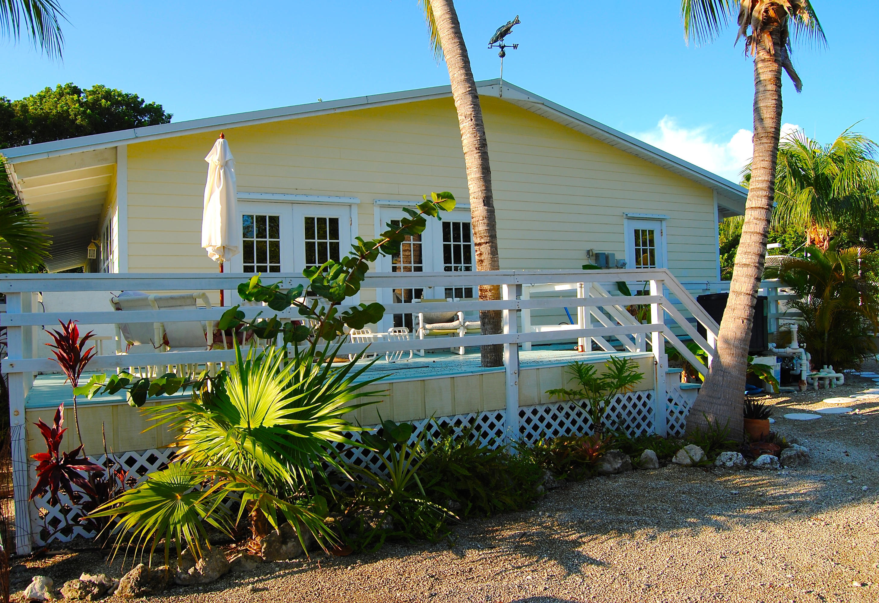 696 Sands Road Big Pine Key, FL 33043 - Photo 4 of 26 Side View