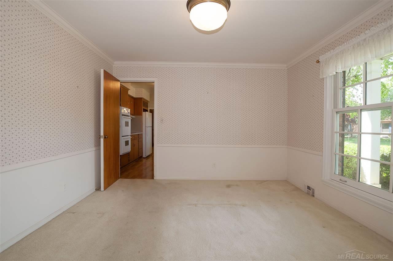51 North Duval Road Grosse Pointe, MI 48236 - Photo 8 of 36 31349886-8.JPG
