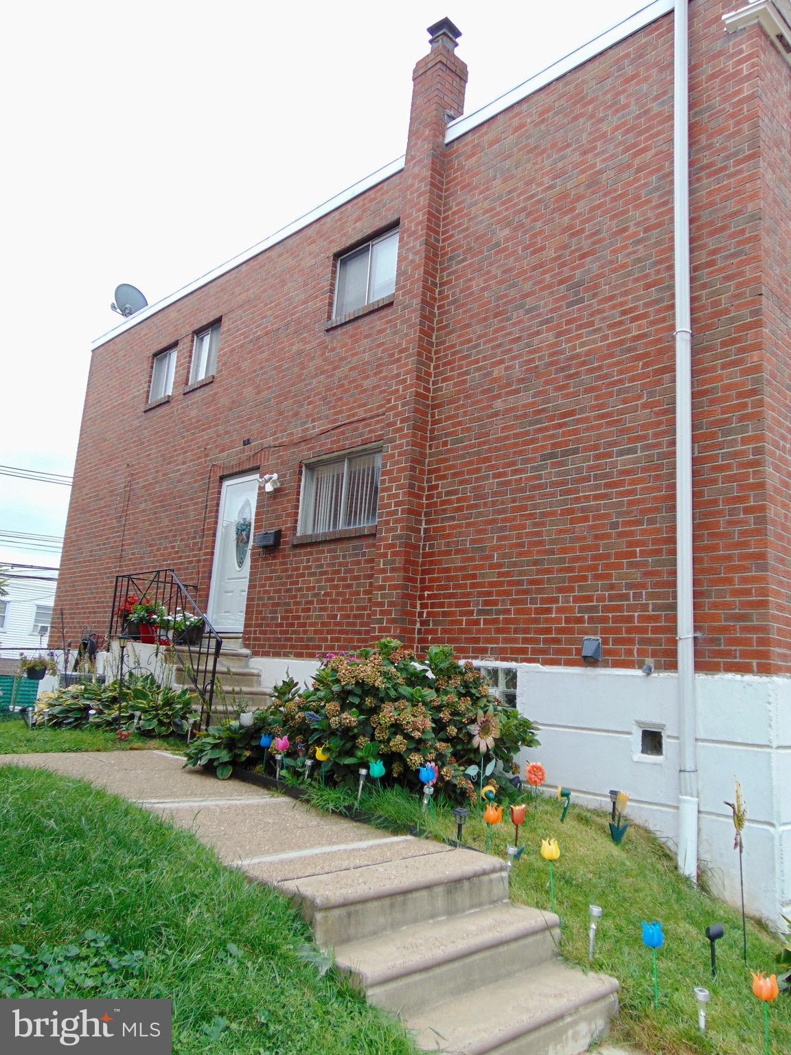 746 Selmer Road Philadelphia, PA 19116 - Photo 2 of 28 side of property