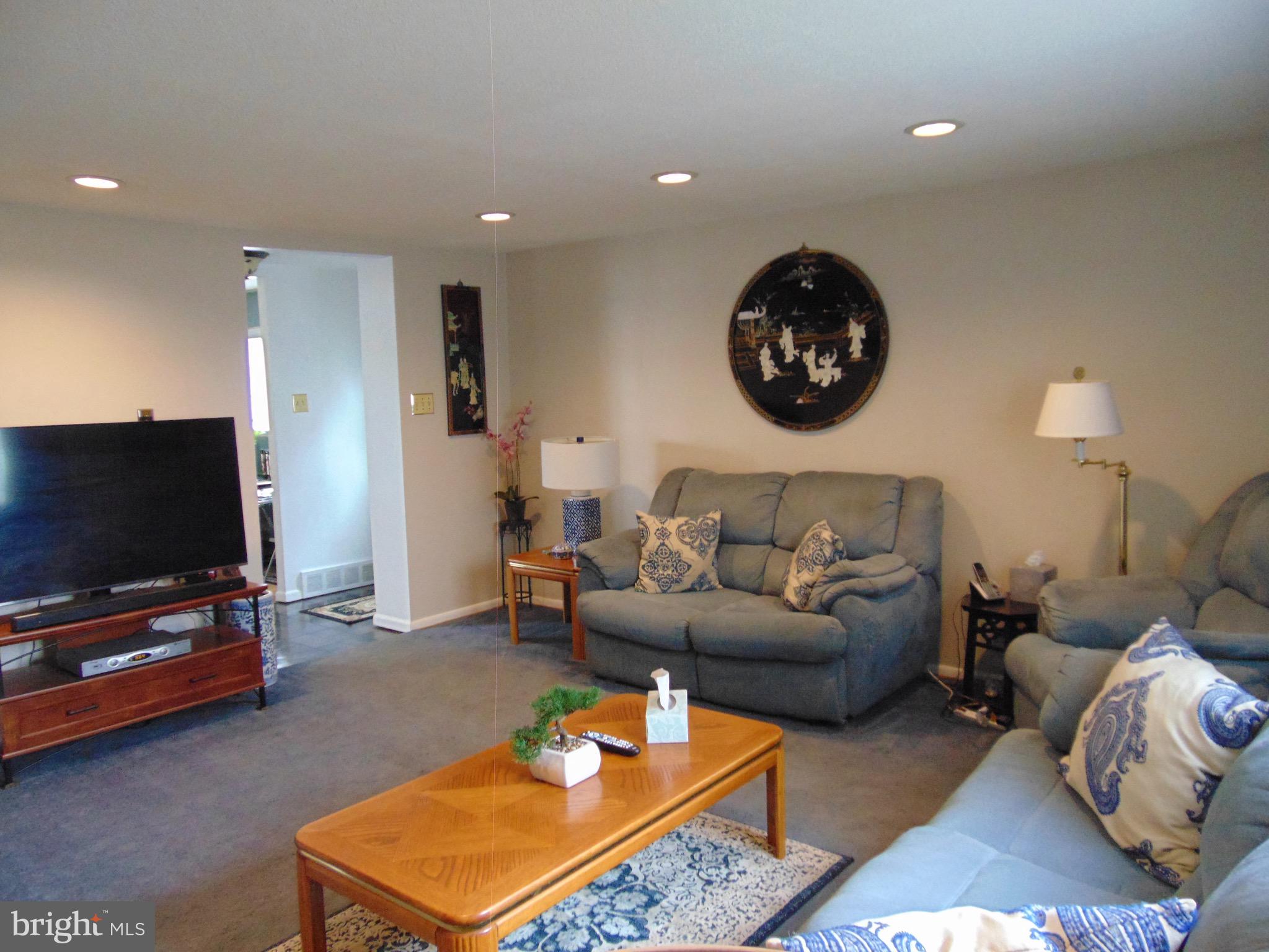 746 Selmer Road Philadelphia, PA 19116 - Photo 6 of 28 living room