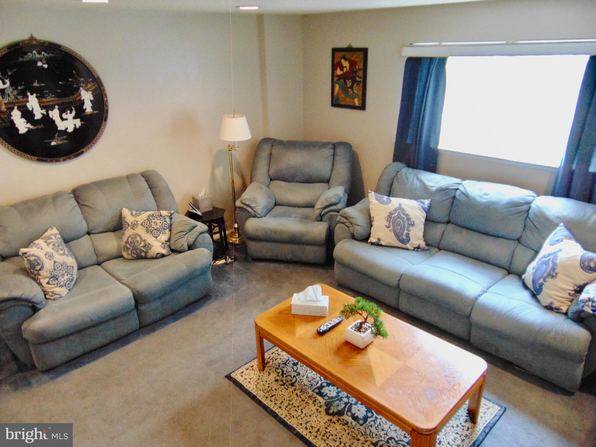 746 Selmer Road Philadelphia, PA 19116 - Photo 7 of 28 living room