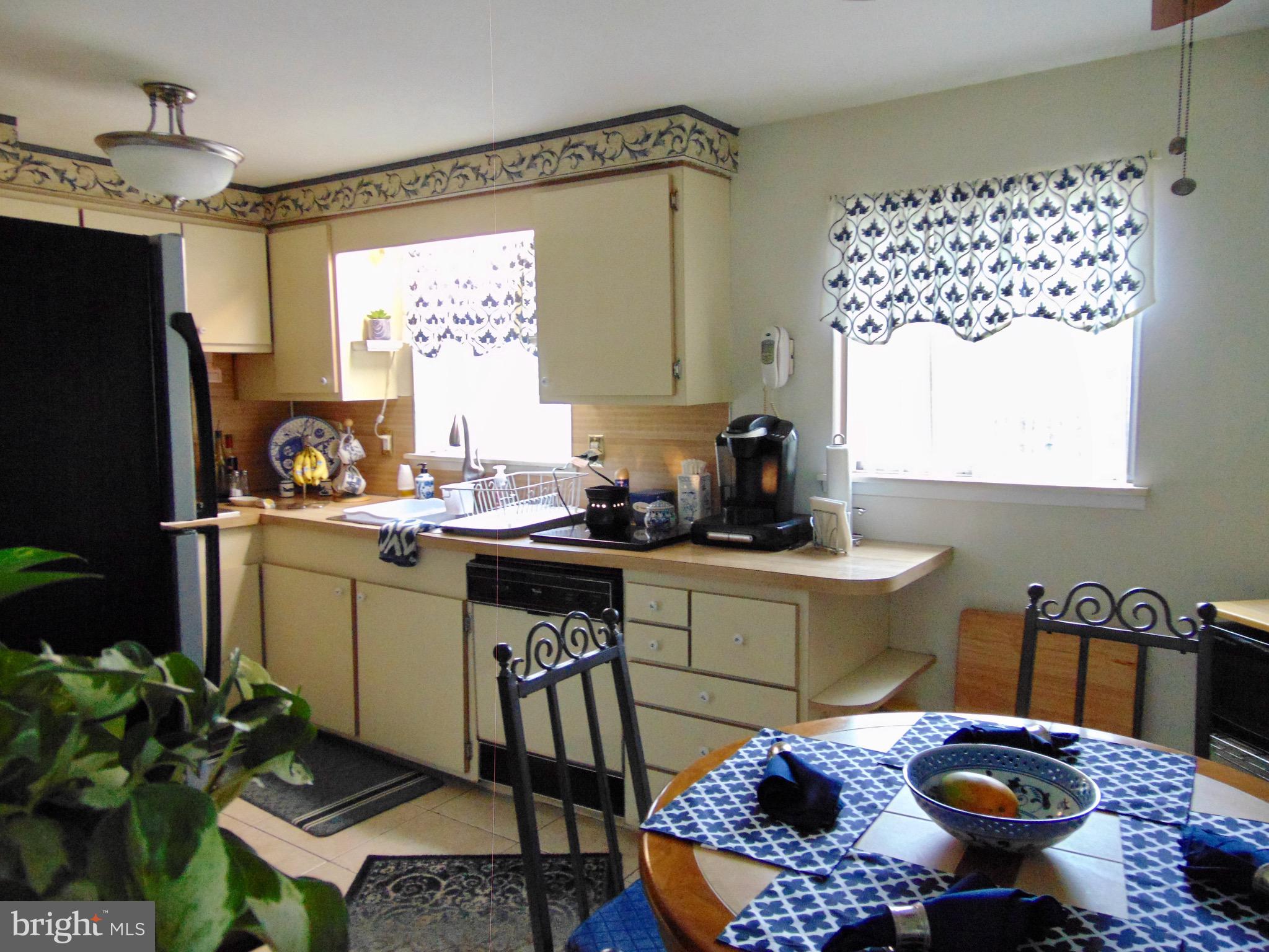 746 Selmer Road Philadelphia, PA 19116 - Photo 9 of 28 kitchen