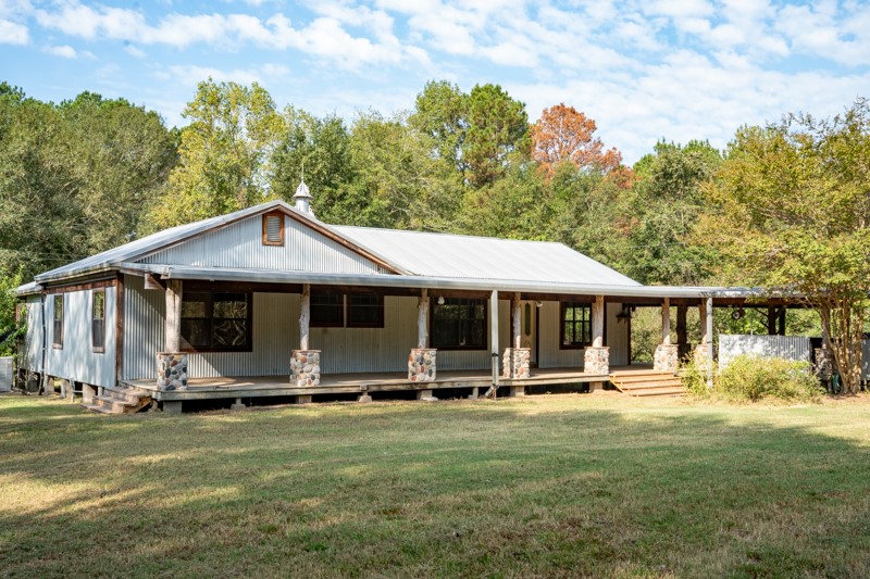 23405 Martha Williams Road Montgomery, TX 77356 - Photo 1 of 45 a front view of a house with garden