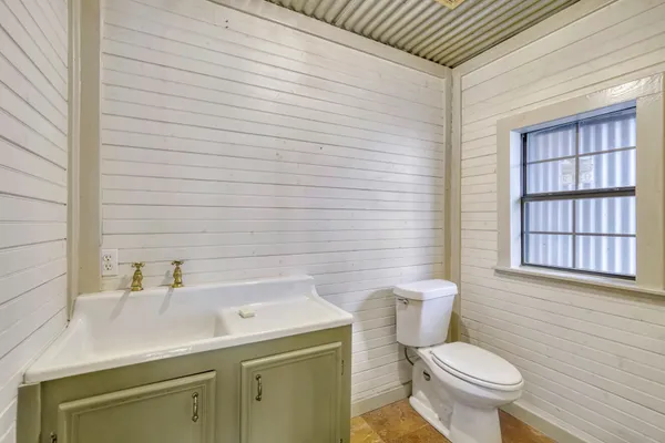 $699,000 | 23405 Martha Williams Road, Montgomery, TX 77356