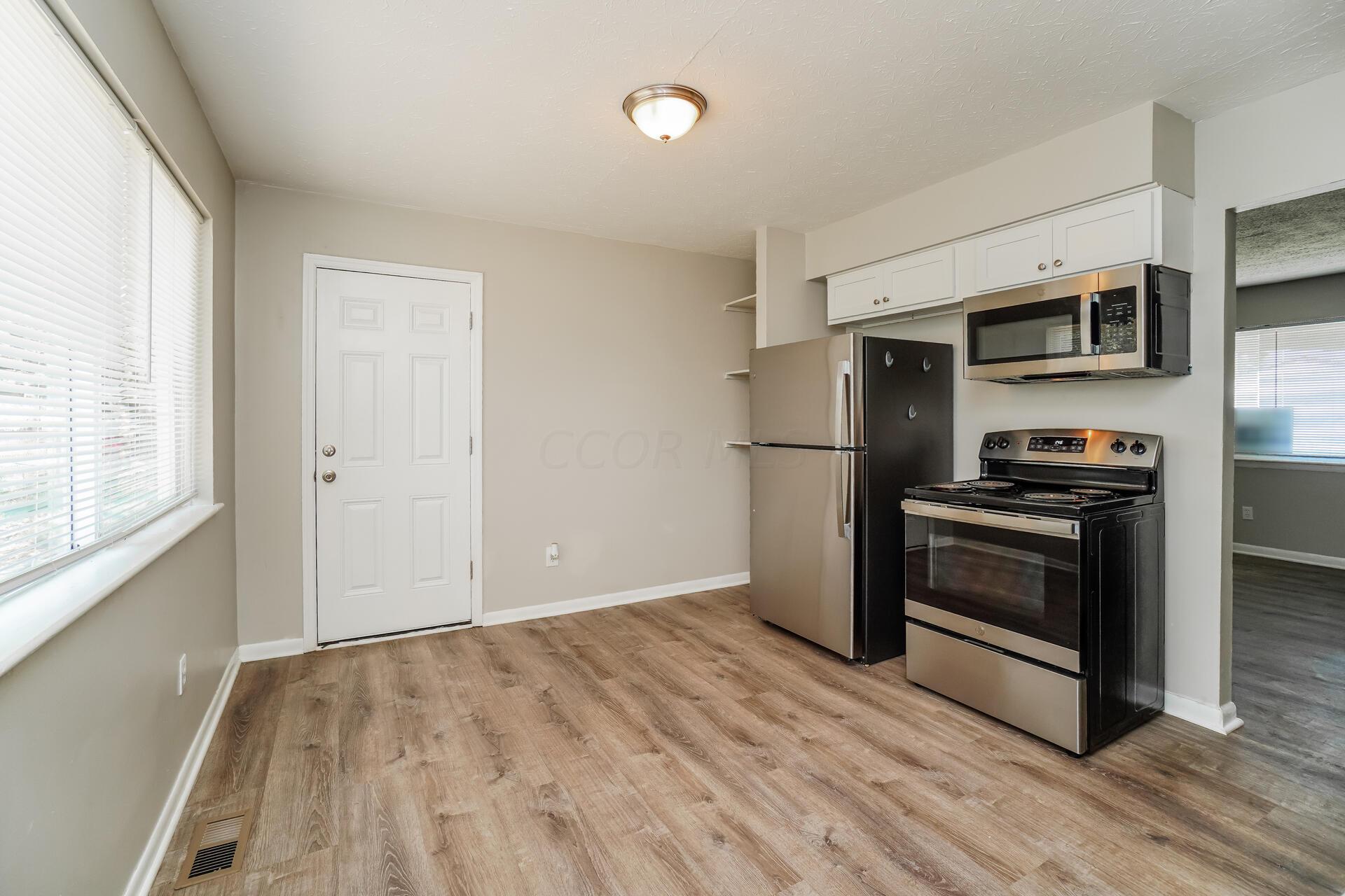 1325 Evergreen Road Columbus, OH 43207 - Photo 7 of 14 4 kitchen