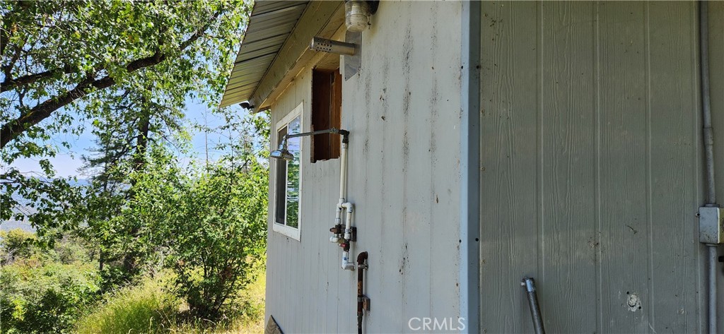 74 Lakeview Ridge Oroville, CA 95966 - Photo 20 of 42 Propane instant hot water heated shower.