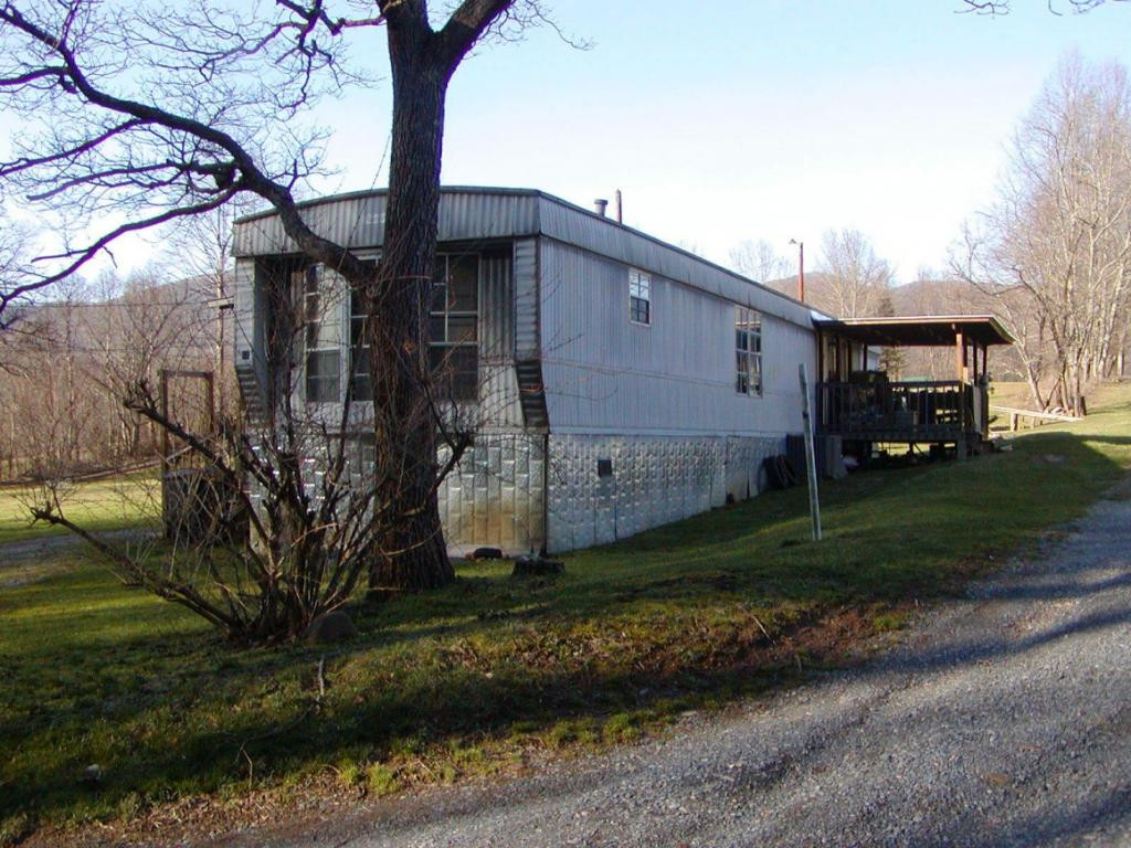 135 Taylor Hollow Road Elizabethton, TN 37643 - Photo 11 of 14 Photo 12