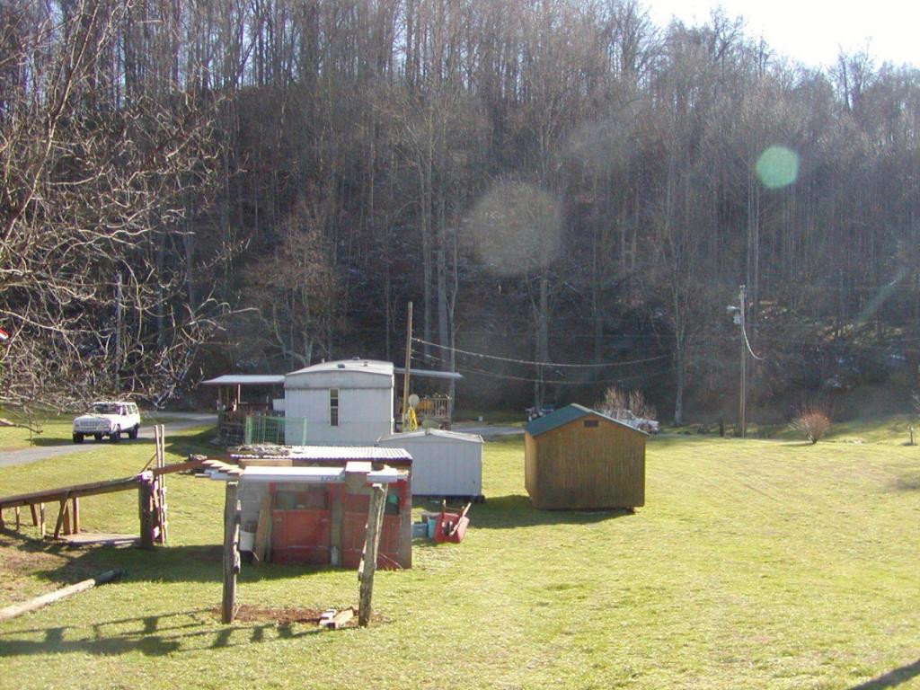 135 Taylor Hollow Road Elizabethton, TN 37643 - Photo 8 of 14 Photo 9