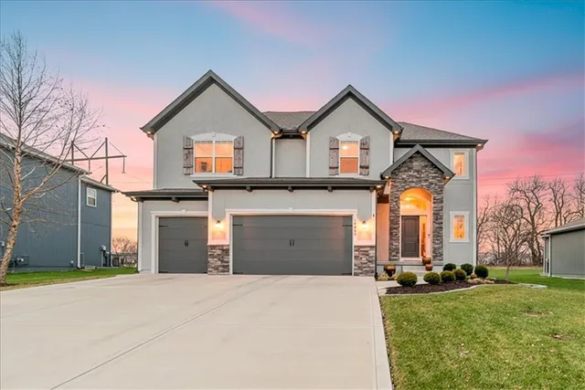 $595,000 | 19004 Skyview Lane, Spring Hill, KS 66083