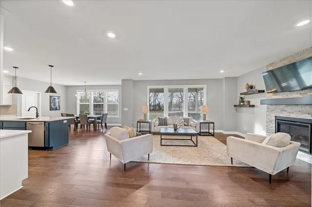 $595,000 | 19004 Skyview Lane, Spring Hill, KS 66083