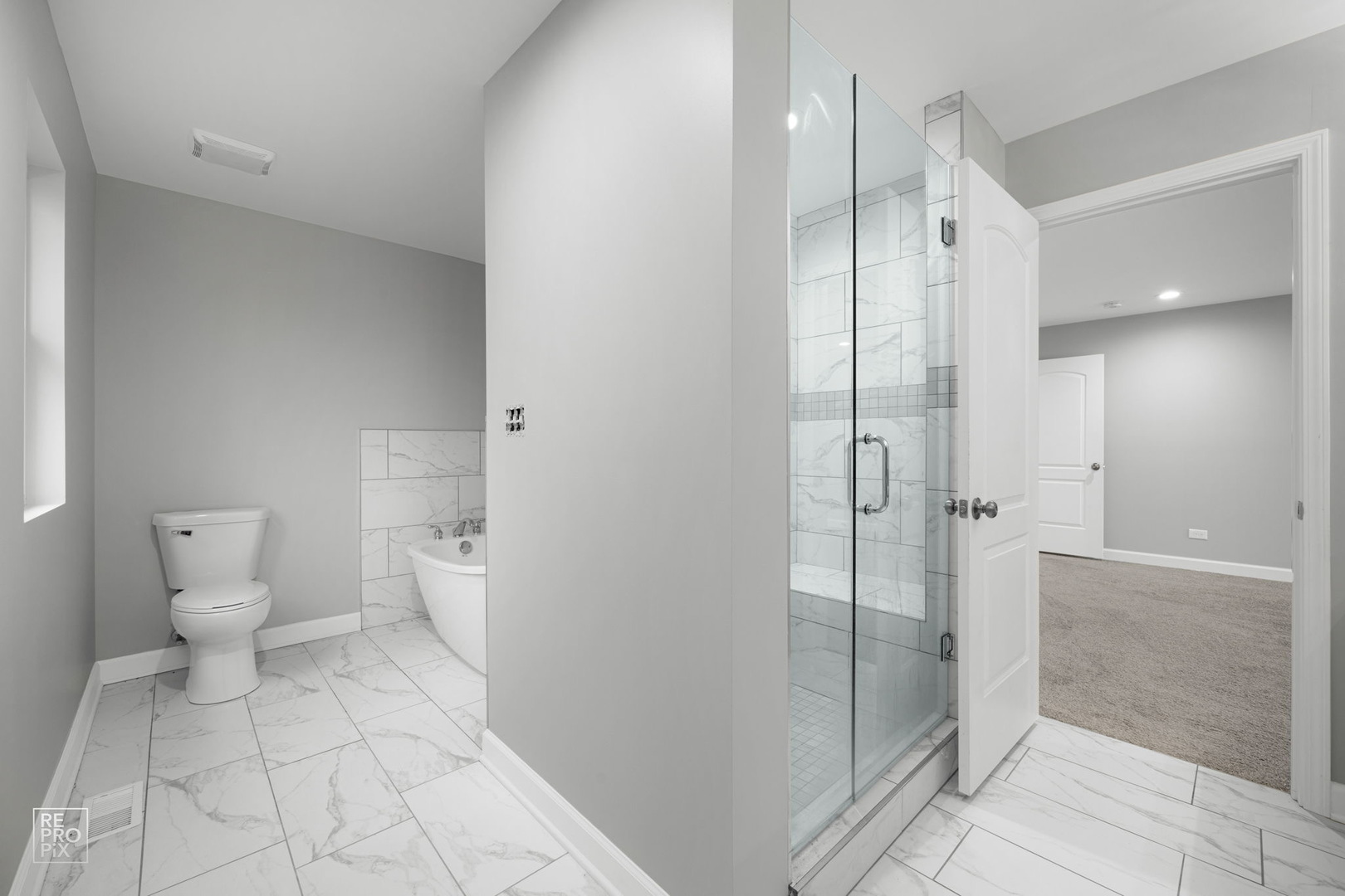 3707 139th Place Robbins, IL 60472 - Photo 11 of 27 a bathroom with a toilet and a shower