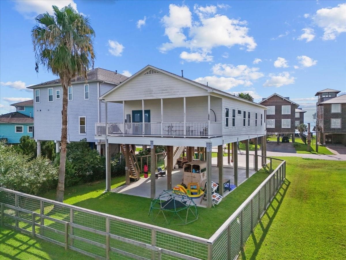 1205 Todville Road Seabrook, TX 77586 - Photo 33 of 37 a view of a chairs and table in the balcony