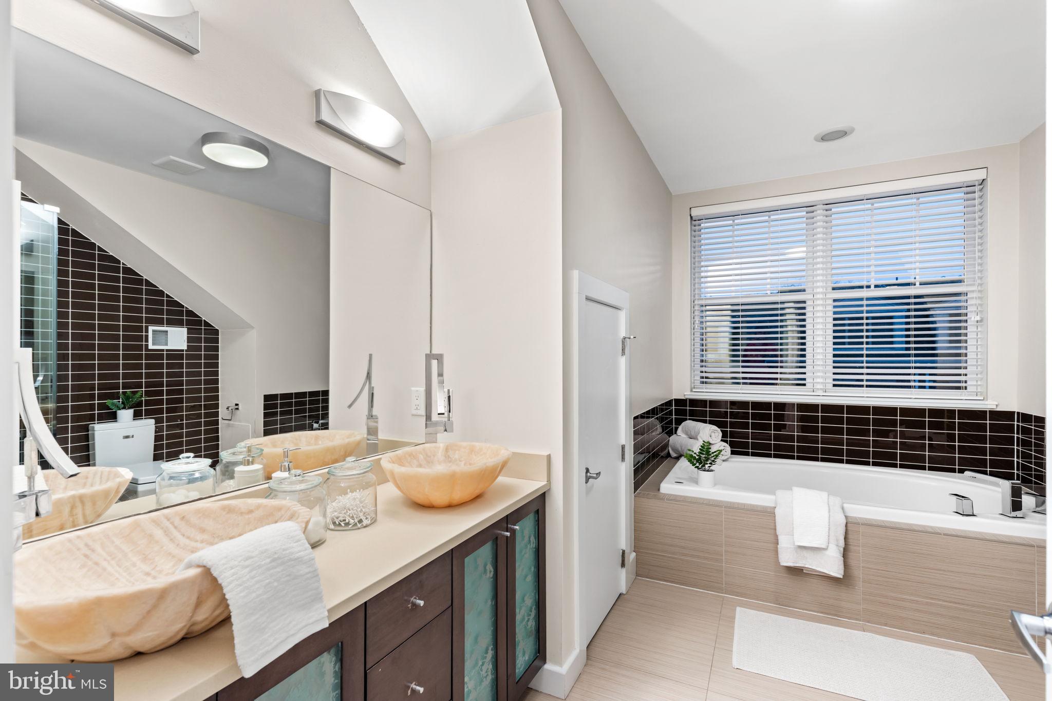 830 South Swanson Street Philadelphia, PA 19147 - Photo 7 of 19