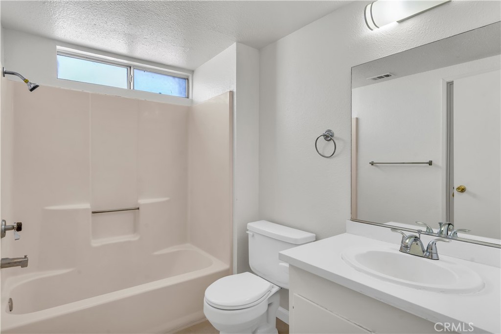 8922 I Hesperia, CA 92345 - Photo 14 of 17
