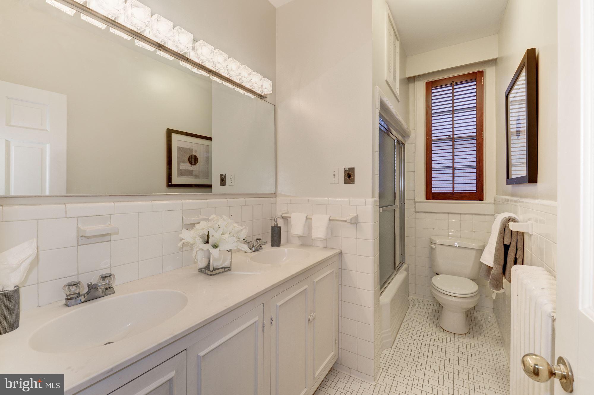3241 R Street Northwest Washington, DC 20007 - Photo 10 of 14 Bath