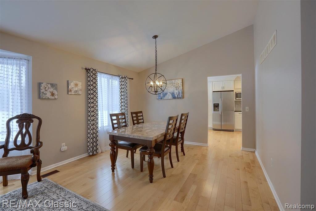 695 Plum Ridge Drive Rochester Hills, MI 48309 - Photo 12 of 38