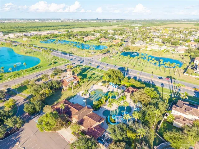 a picture of a very nice looking room