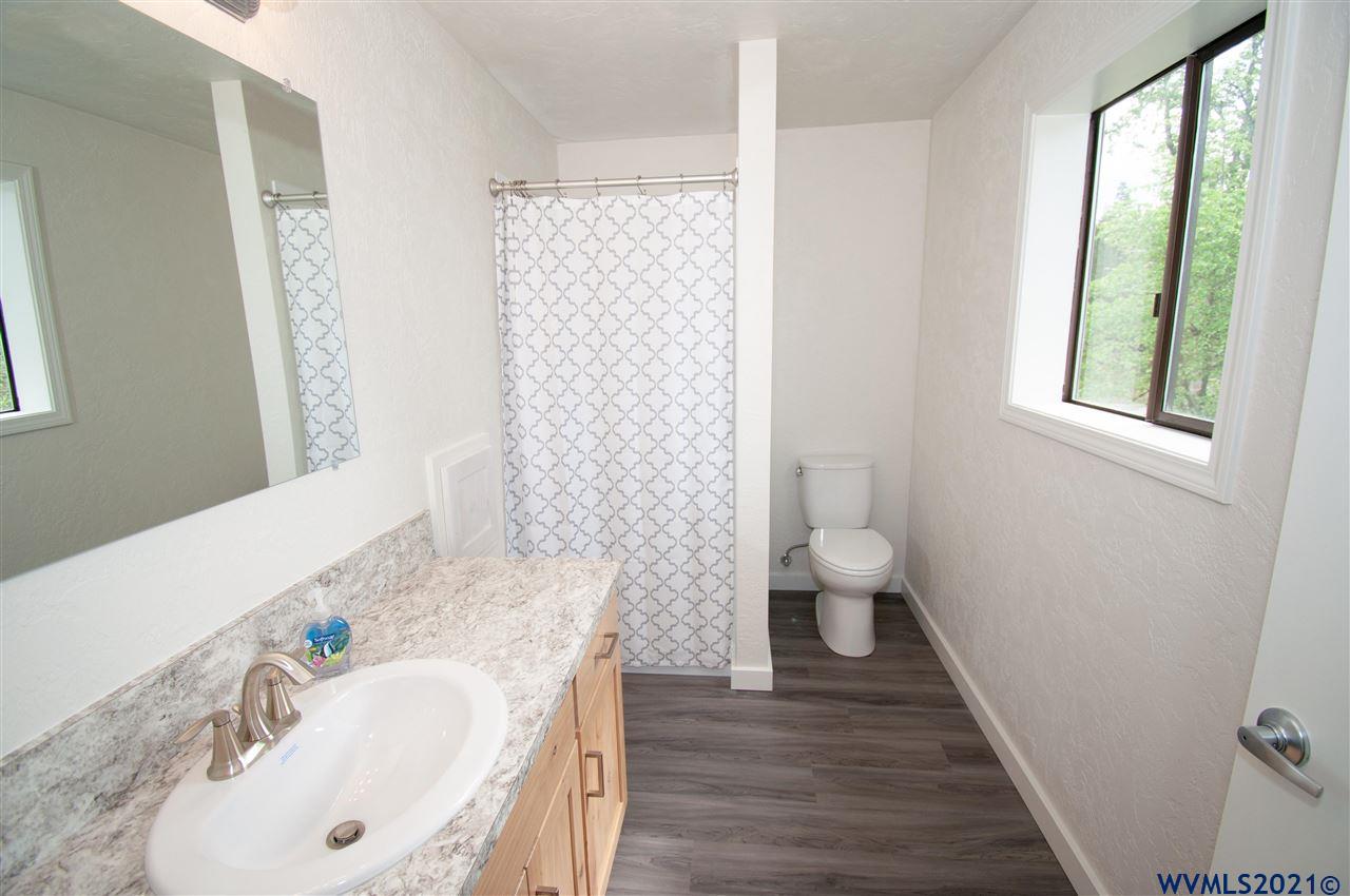 30077 Ingram Road Lebanon, OR 97355 - Photo 21 of 40 Gallery Image 21