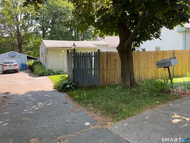 $359,000 | 265 Oakland Street, Manchester, CT 06042