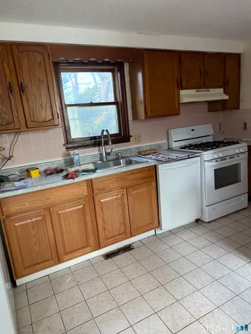 $359,000 | 265 Oakland Street, Manchester, CT 06042