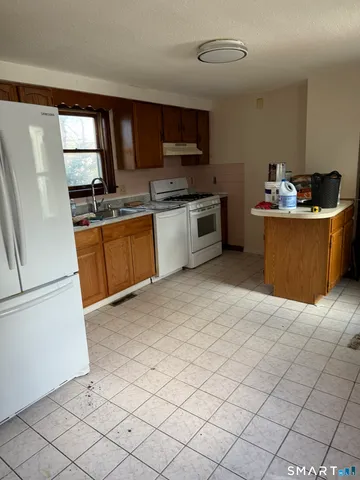 $359,000 | 265 Oakland Street, Manchester, CT 06042