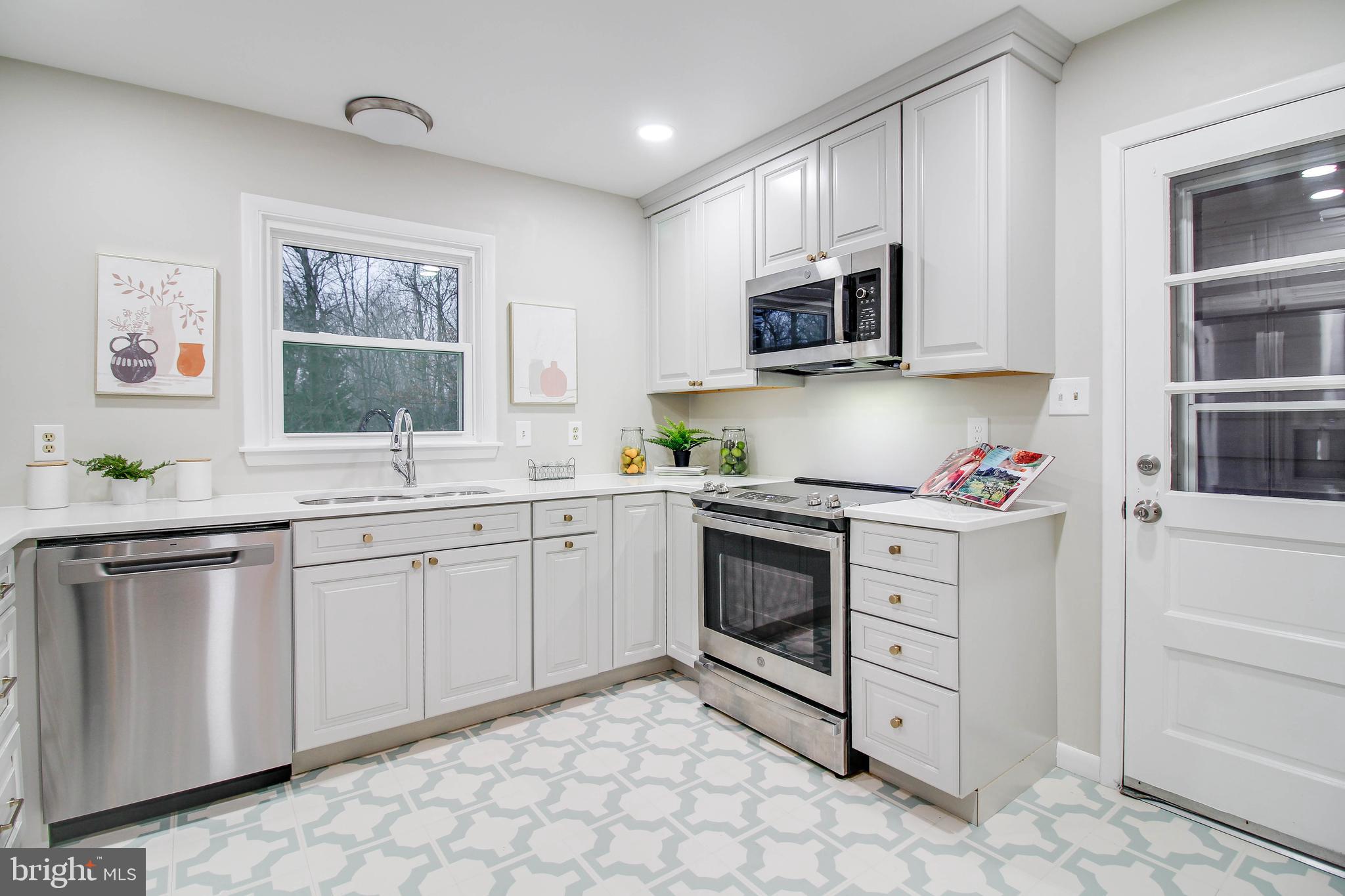 1360 St Michaels Road Mount Airy, MD 21771 - Photo 8 of 62 Quartz countertops