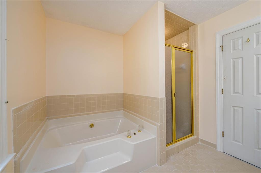 6420 Phillips Place Lithonia, GA 30058 - Photo 27 of 40 a bathroom with a bathtub