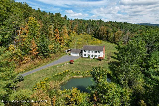 a view of a back yard of the house and green space